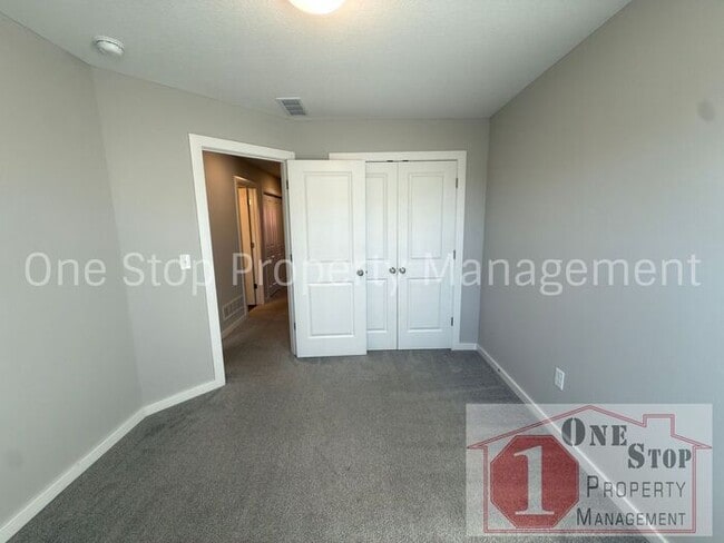 Building Photo - 3 Bedroom / 2.5 Bathroom Townhome in Louisburg, KS!