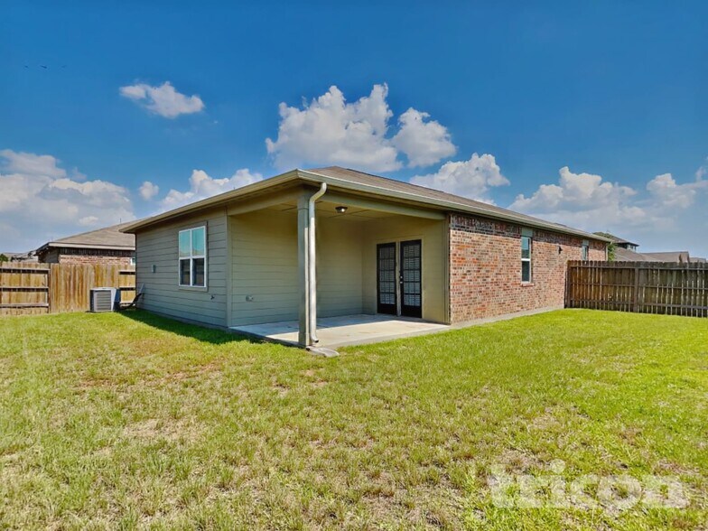 Building Photo - 116 Thorton Vine Dr