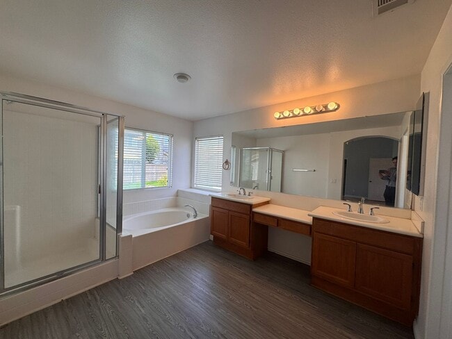 Building Photo - Spacious 5-Bedroom Home in Sought-After Vi...