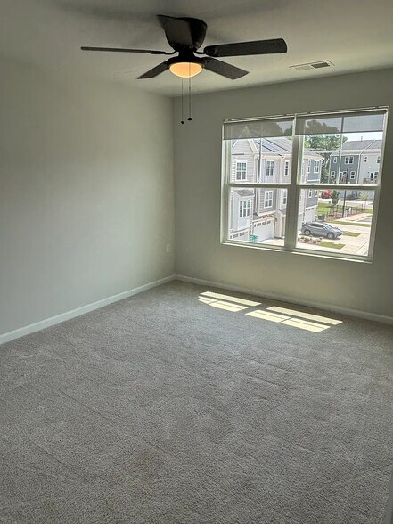 Building Photo - Room in Townhome on Kaya Ct