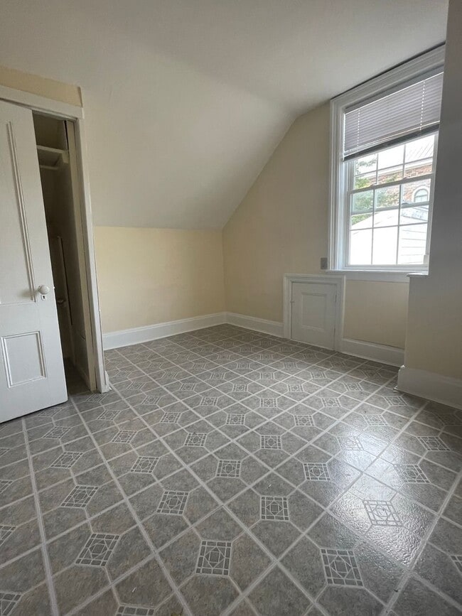 Building Photo - 113 Elmwood Ave