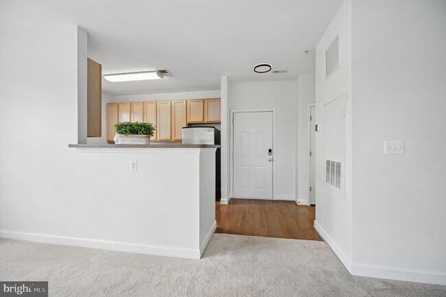 Building Photo - 42496 Mayflower Terrace
