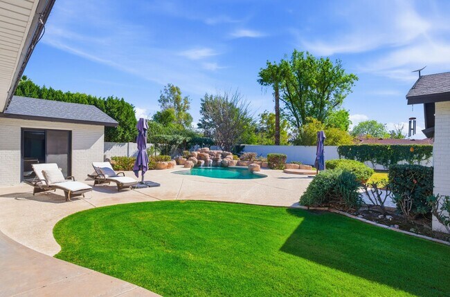 Building Photo - 2939 N Manor Dr E