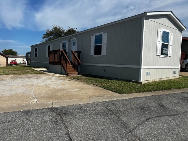 Building Photo - 709 N Collins Fwy