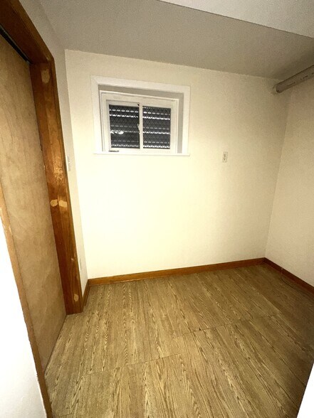 Building Photo - 1328 W Melrose St