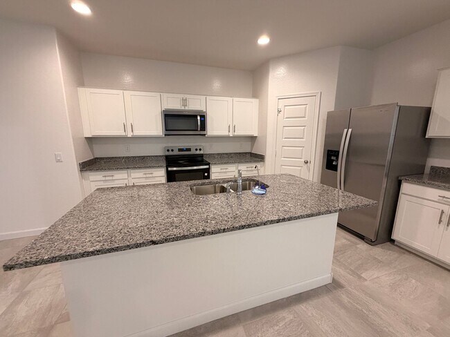 Building Photo - 1481 N Fenway Dr