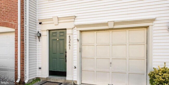 Building Photo - 45461 Bluemont Junction Square