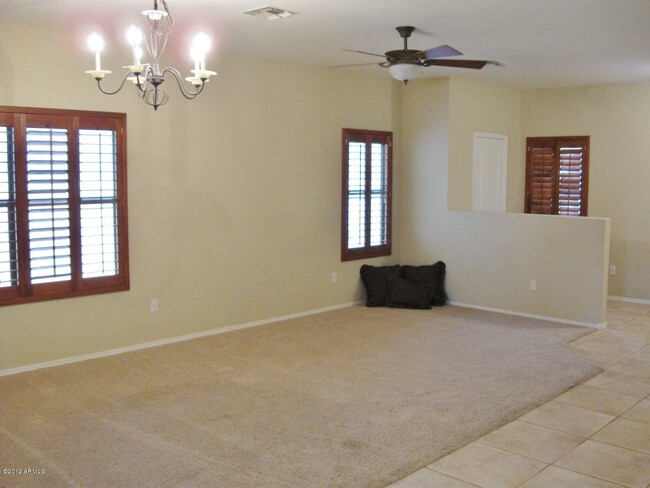 Building Photo - COMING SOON!! LOVELY  5-BEDROOM, 3-BATH GILBERT HOME