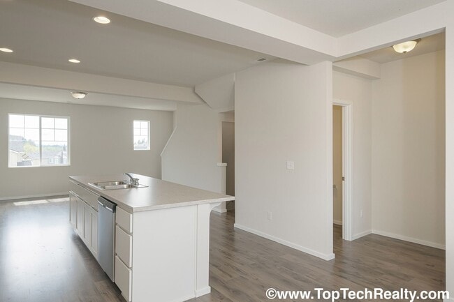 Building Photo - Beautiful North Bethany 3BR 2.5BA Townhome! Great Location, A+Schools!