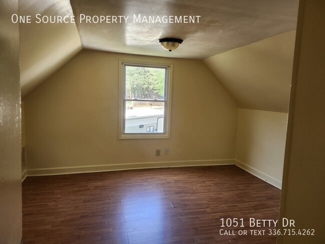 Building Photo - 1051 Betty Dr