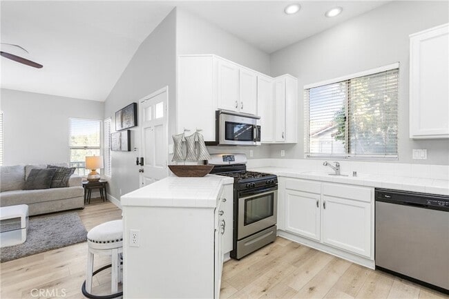 Building Photo - 181 California Ct