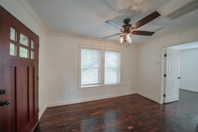 Building Photo - 811 Woodard St