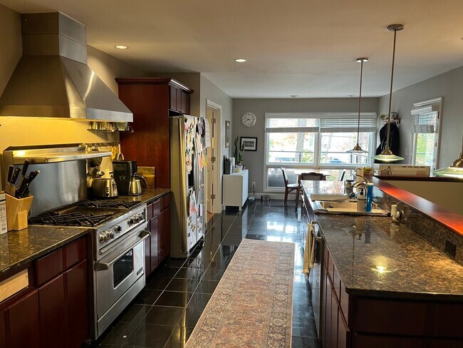 Building Photo - 117 Batchelor Dr