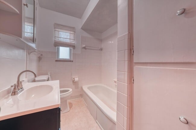 Building Photo - 3088 Ontario St