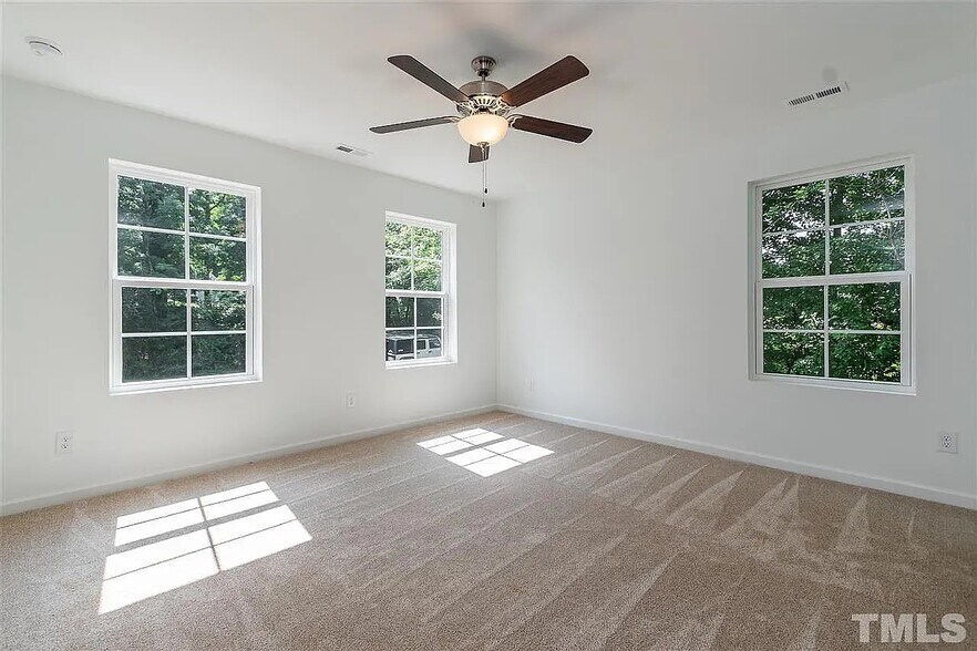 Building Photo - 2526 Sumter Dr