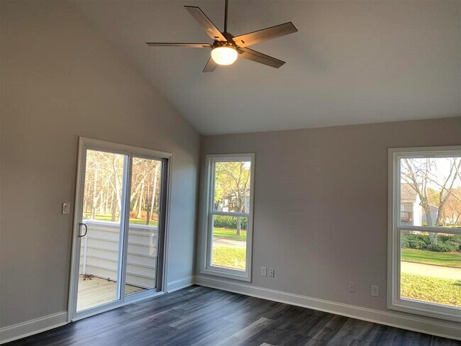 Building Photo - 604 Serramonte Dr