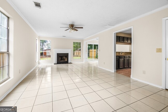 Building Photo - 3111 Linden Dr