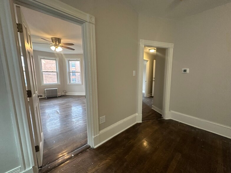 Building Photo - 13 Gladstone St