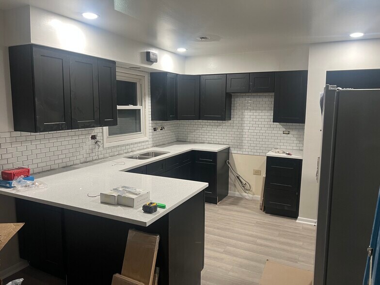 Building Photo - 1002 E Callero Cir