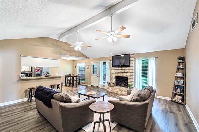 Building Photo - 722 Pickford Dr