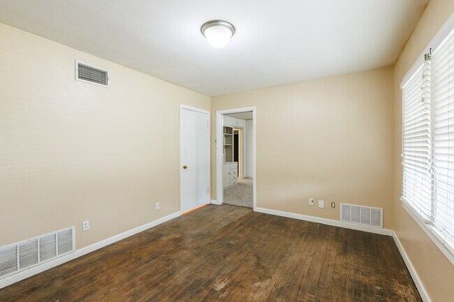 Building Photo - 4 Bedroom in Tech Terrace