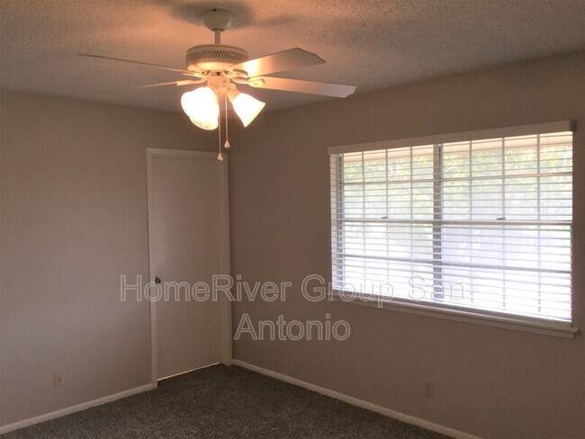 Building Photo - 3518 Pinebluff Dr