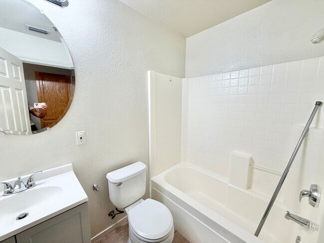Building Photo - Bright and inviting 3-bedroom, 2-bathroom home!