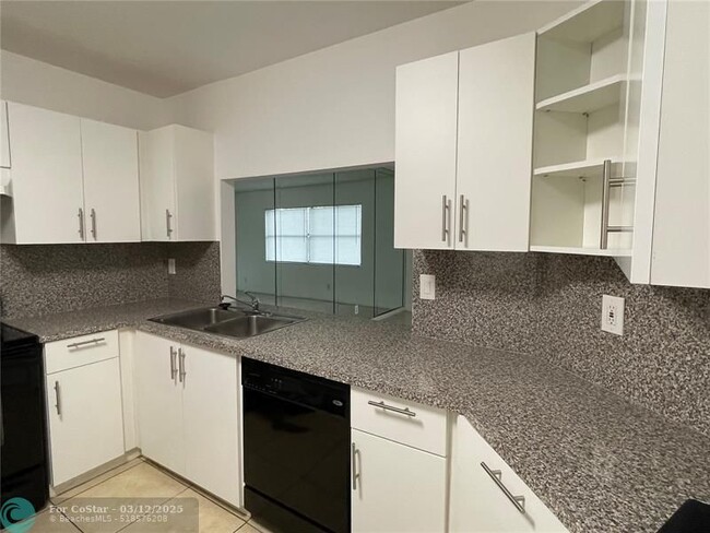 Building Photo - 2392 Coral Springs Dr