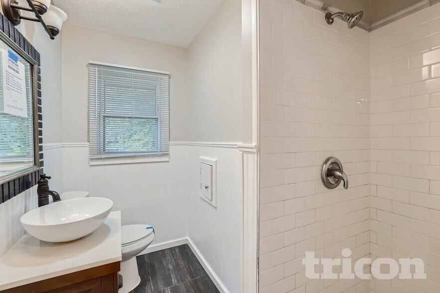 Building Photo - 4020 Nevada Ave N