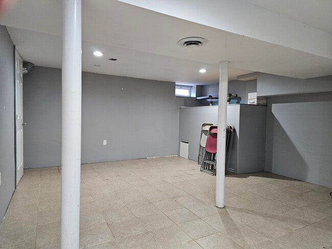 Building Photo - 11 Brookfield Dr