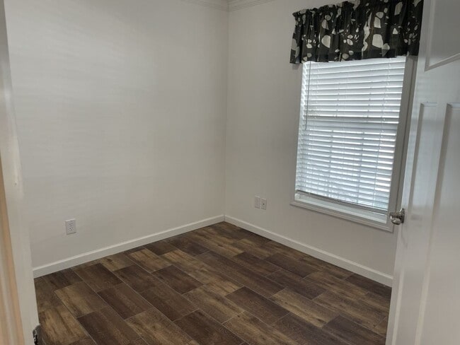 Building Photo - 5631 Pinecrest Dr