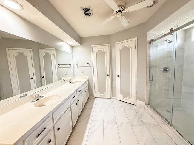 Building Photo - 9002 Sabastian Dr