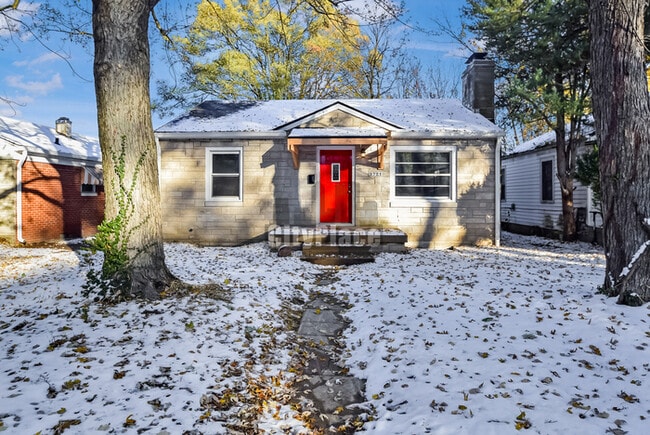 Primary Photo - 3721 Kinnear Ave