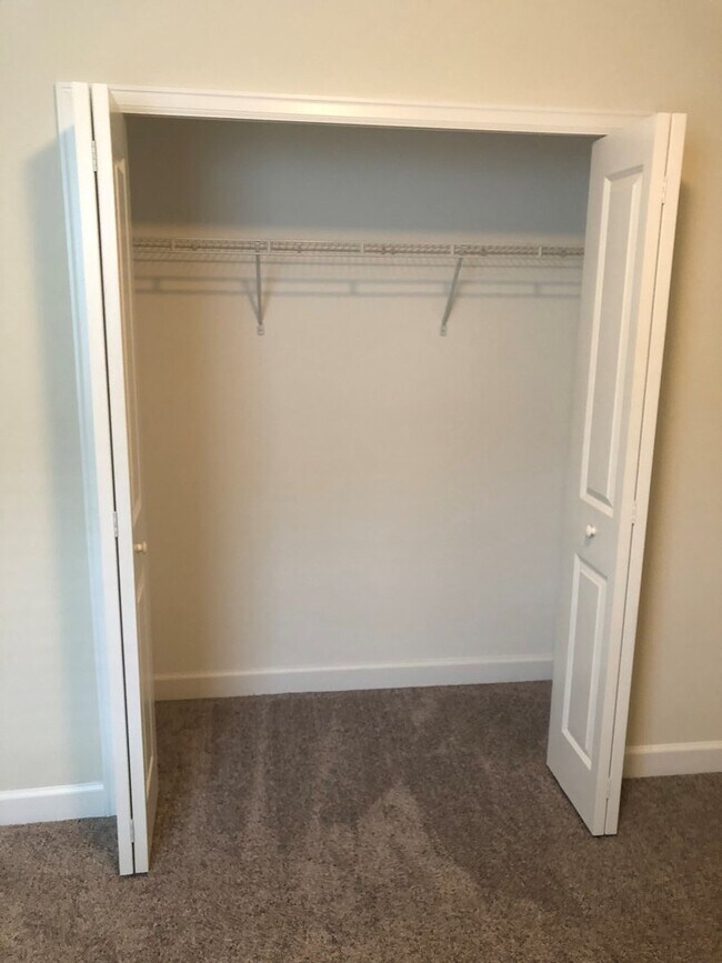 Building Photo - Lakefront Single Story 3/2 Home  FREE wash...