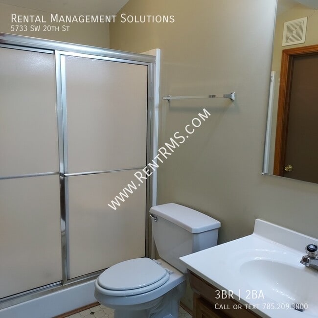 Building Photo - 5733 SW 20th St