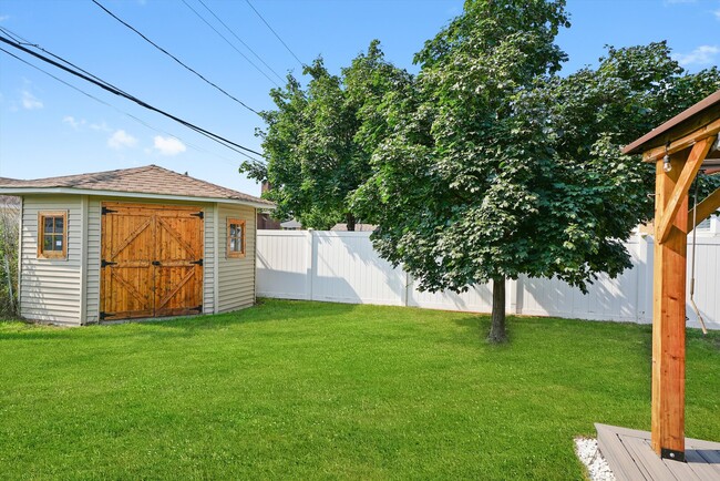 Building Photo - 1412 Balmoral Ave