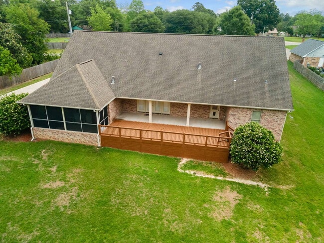 Building Photo - Beautiful Executive style home on an acre