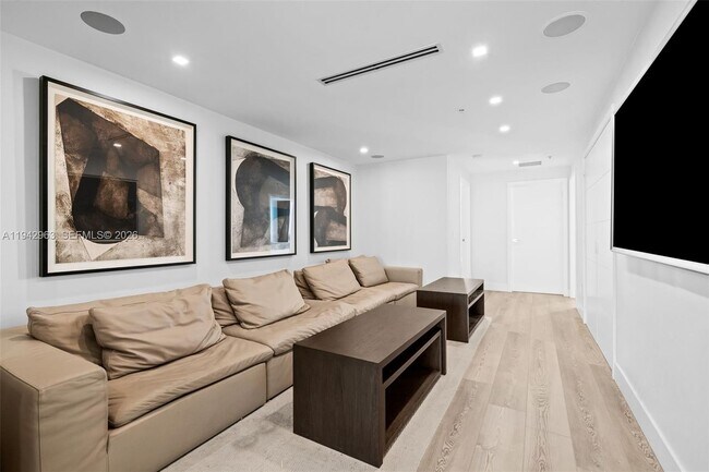 Building Photo - 90 SW 3rd St