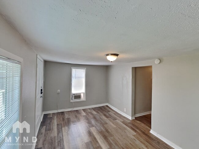 Building Photo - 2519 Goliad St