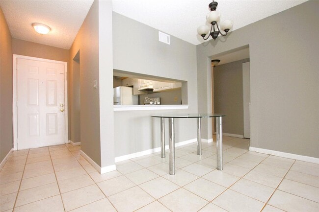 Building Photo - 217 Lake Pointe Dr