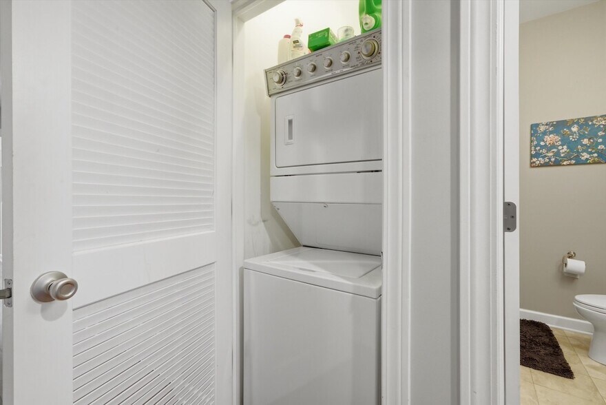 Building Photo - 2114 W Rice St