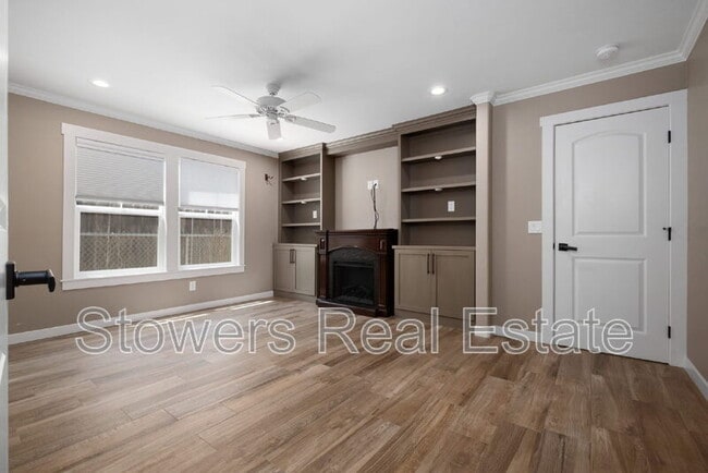 Building Photo - 823 Mohawk Dr