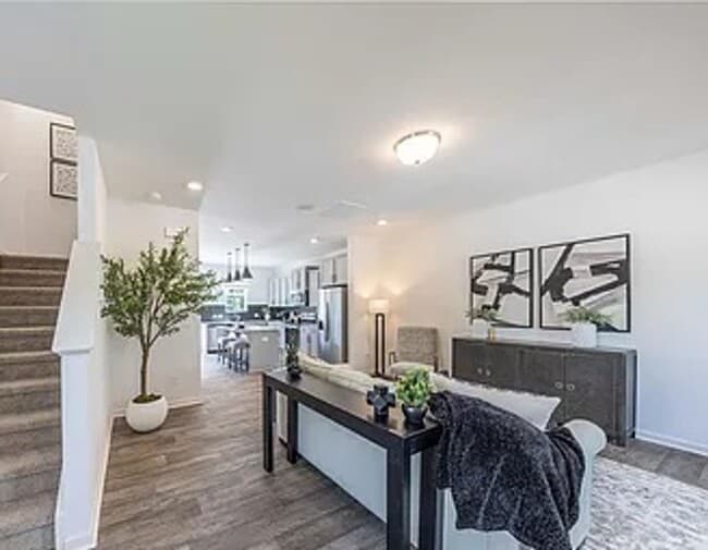 Building Photo - 3 BR/2.5BA  | Newly Renovated Single Family Home | Spacious Great Room | In Dukes Ridge!