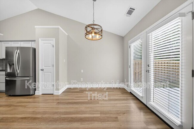 Building Photo - 1153 Hawick Dr