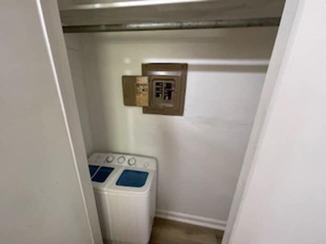 Building Photo - Tiny House on South Walnut Street