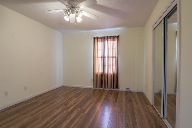 Building Photo - Montgomery- Nova