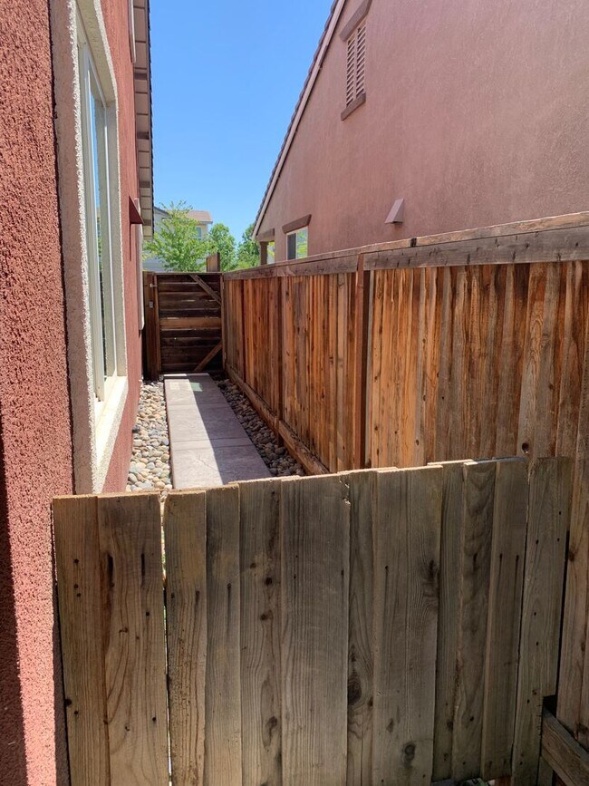 Building Photo - Beautiful Single Story Brentwood Home