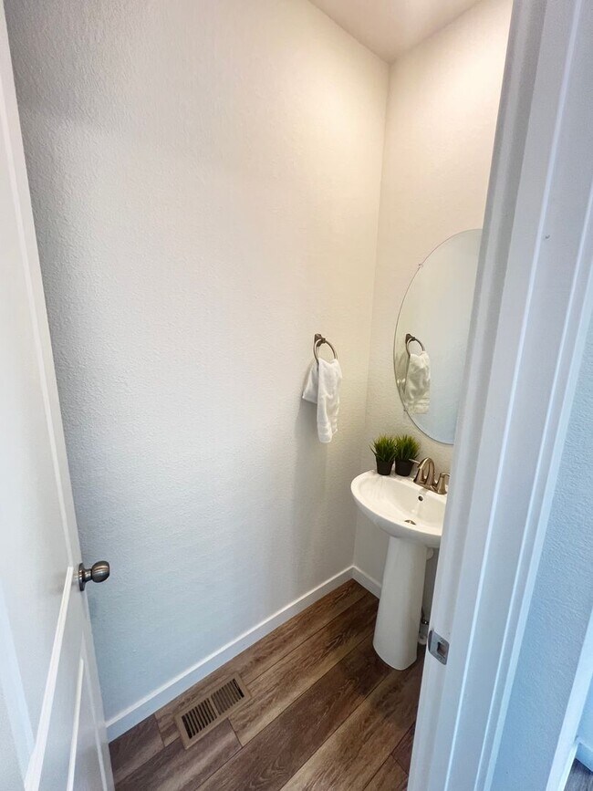 Building Photo - Spacious 3-Bedroom, 2.5-Bath Paired Home