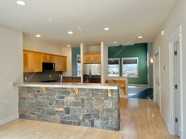 Building Photo - Light-Filled Awbrey Butte Retreat