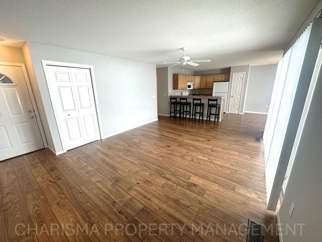 Building Photo - WALK IN LEVEL 2 BD, 1 BA CONDO WITH WOOD F...